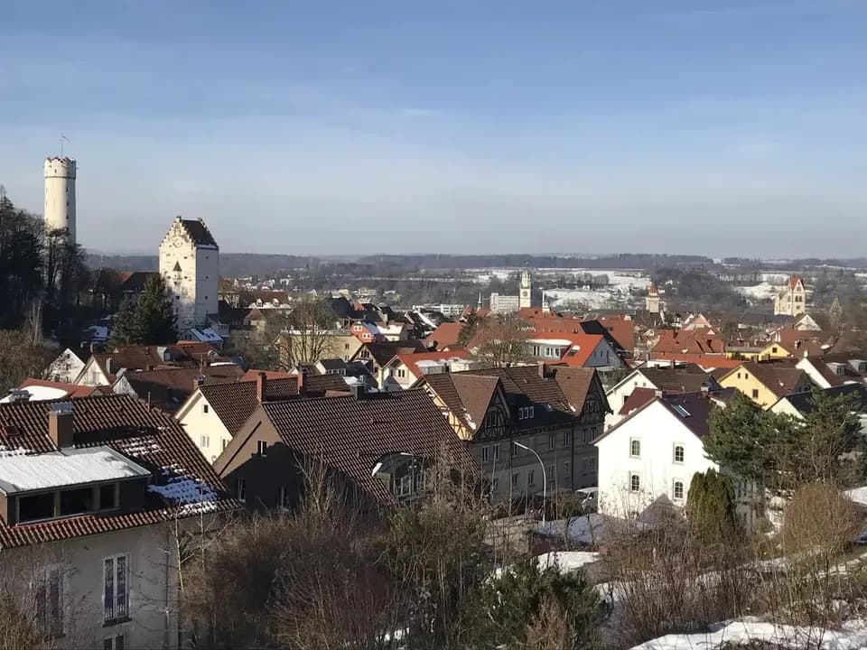 Blick vom Baugrundstück Raueneggstraße über die Dächer von Ravensburg zu Mehlsack und Obertor